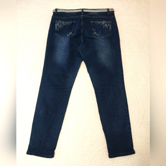 Jean's Denim embroidered jeans. - Picture 9 of 9